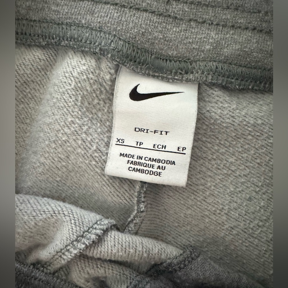 Nike dri fit sweatpants xs